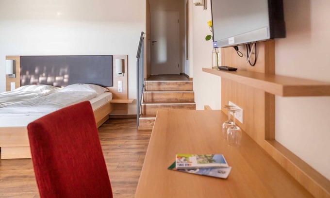 Oedheim Other | Familienzimmer Samtrot für 1-4 Personen - Ferienhof Laurentius