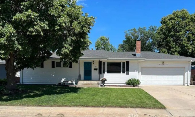 Grand Island House | Families- Centrally Located
