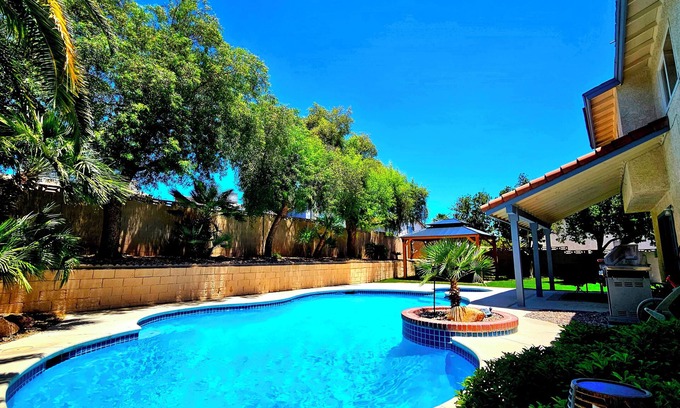 Canyon Gate House | Families! Get-a ways! Vegas Vacation Haven, 4BD/3BT/Pool/Spa/BBQ