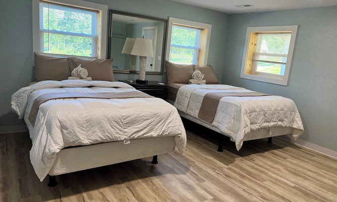 Lebanon Cabin | Family 1-bedroom with Loft cabin Located 3 miles from Bennett Springs State Park
