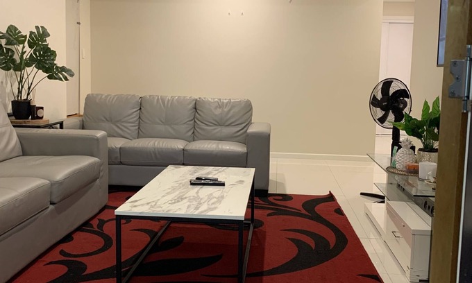Leichhardt House | Family 2 bedroom apartment on ground floor 10min drive to Ipswich CBD