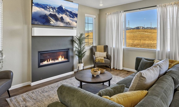 Dupont House | Family 5BD Getaway – Views, Games, Golden Tee & Near Boulder!