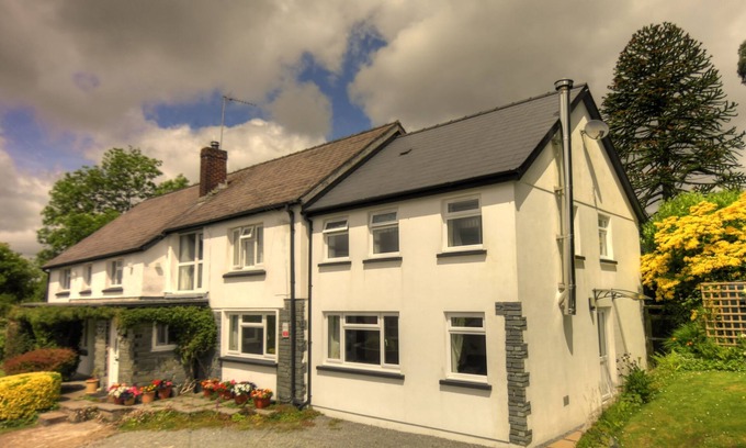 Kilgetty House | Family accommodation in a small farm setting close to beaches and attractions