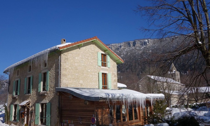 Leoncel House | Family and artist's home. Vercors comfort. Hiking. Snowshoeing