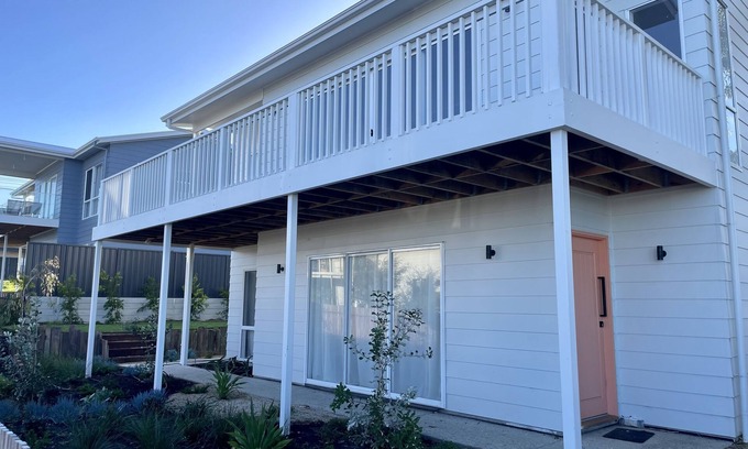 Hayborough House | Family beach house w/ocean view 3 min walk to beach