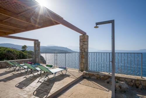 Atsipópoulon Apartment | Family big apartment next to the Sea 2-5 people