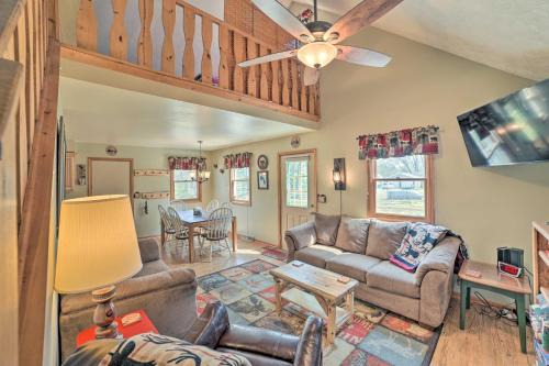 Higgins Lake House | Family Cottage 3 Mi to Higgins Lake State Pk!