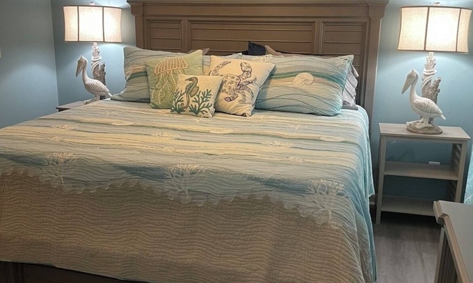 Gulf Breeze House | Family cottage by boat launch, minutes to Navarre or Pensacola Beach!