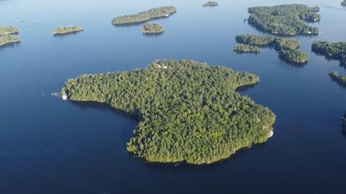 Leeds and the Thousand Islands Ski Chalet | Family Cottage Sheep Island