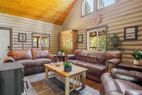 Philipsburg House | Family & Dog Friendly Cabin W Hot Tub! Fish, Hike