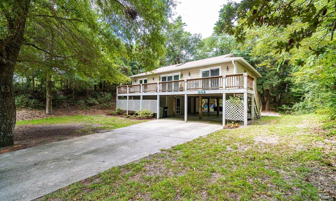 Emerald Isle House | Family Entertainment Beach House, Hot tub