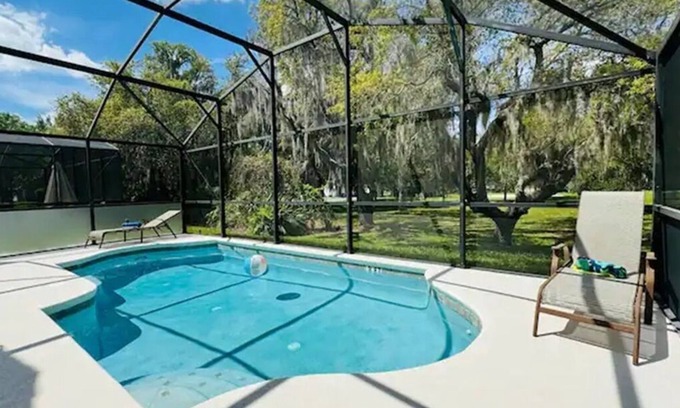 Veranda Palms House | Family Escape: Modern Villa with Private Pool & Epic Game Room near Disney.