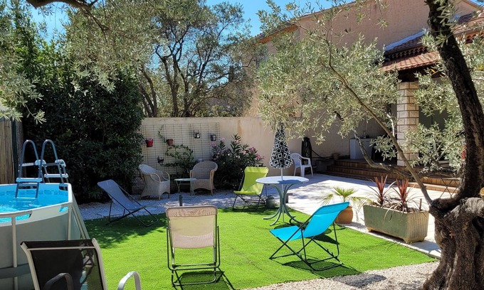 Chateauneuf-de-Gadagne House | family-friendly home