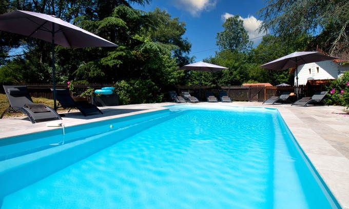 Saint-Martin-de-Gurson Villa | Family Farmhouse near Bergerac & St Emilion with private heated pool.