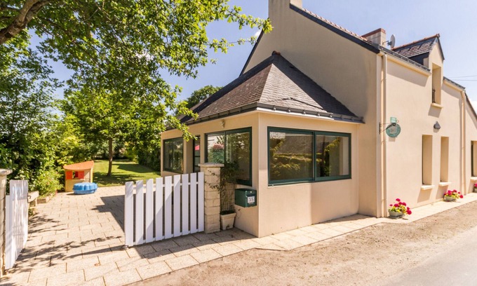 Sainte-Reine-de-Bretagne Cottage | Family-Friendly Cottage Near Brière Park with Garden, Terrace, and Kids' Play Area