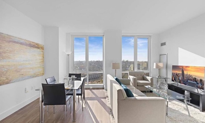 White Plains Apartment | Family Friendly 2BR | Full Kitchen | Downtown White Plains
