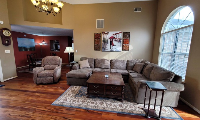 Keene House | Family Friendly 3 BR w/King Bed and Jacuzzi tub