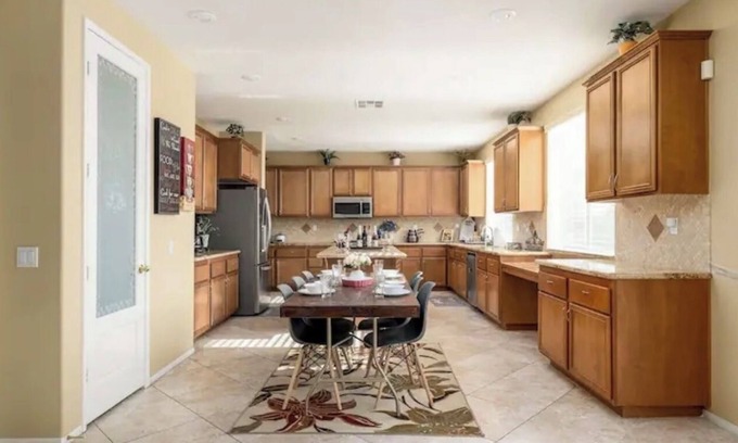 Menifee House | Family-friendly 5 Bed/3 Bath House with Gym and Backyard