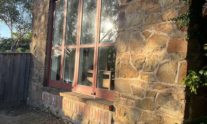 Castlemaine Apartment | Family friendly apartment walking distance to Castlemaine’s restaurants.