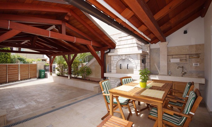 Vintijan Apartment | family-friendly apartment in a very good location, up to 6 people