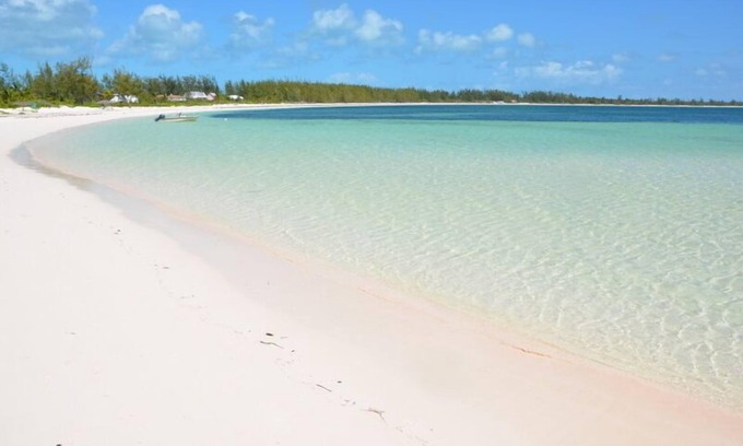 Winding Bay Villa | Family Friendly beachfront villa, pink sand beach on Winding Bay, Eleuthera