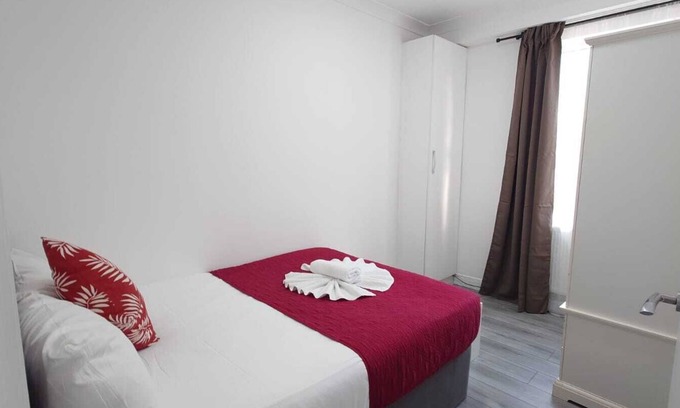 King's Cross Apartment | Family Friendly Budget Apartment in City Center -8