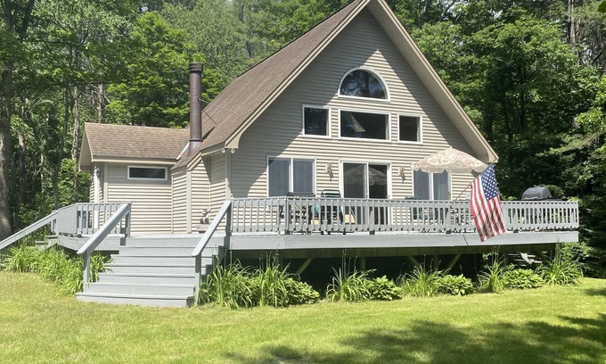 Jamaica Ski Chalet | Family Friendly Cozy Country Chalet - Close to skiing, hiking, kayaking, golf