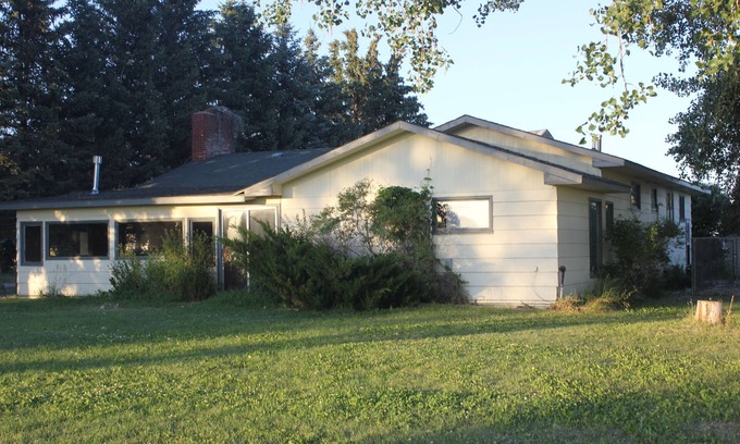 Fort Shaw House | Family Friendly Cozy Farmhouse