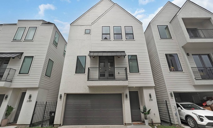 Greater Heights House | Family-Friendly Gem w/Theater Room Heights HTX
