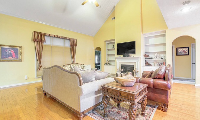Lakes of Forest Hill House | Family-Friendly Gem w/Home Office in Memphis