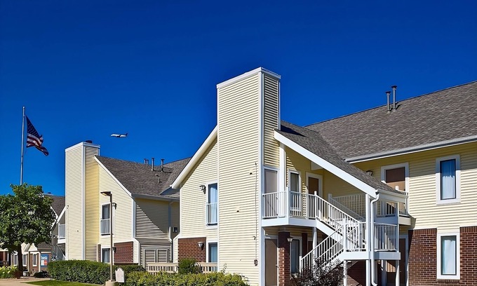 Chesterfield Hotel | Family-Friendly Hotel near St. Louis: Comfortable Stay with Free Parking
