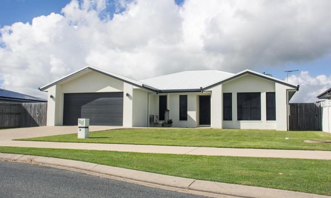 Ooralea House | Family Friendly Holiday Home