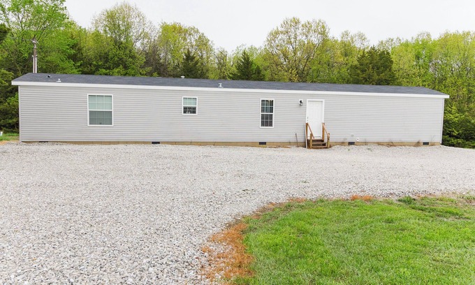 Stoutsville House | Family Friendly Home & Shop for Lake Activities & Outdoor Fun