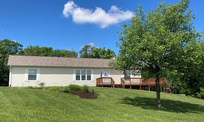 Perry House | Family-Friendly Home. Sleeps 14. Just minutes away from Mark Twain Lake.