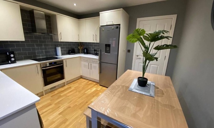 Birdwell House | Family Friendly House suitable for contractors as well
