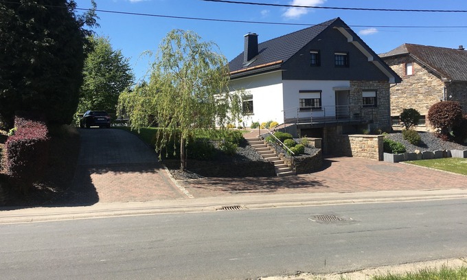 Recht House | Family friendly house in rural area with horses, chickens and cats