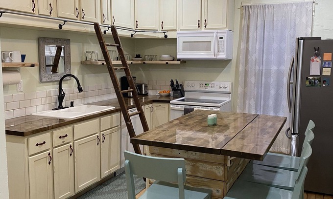 Winona House | Family friendly in the peaceful heart of town