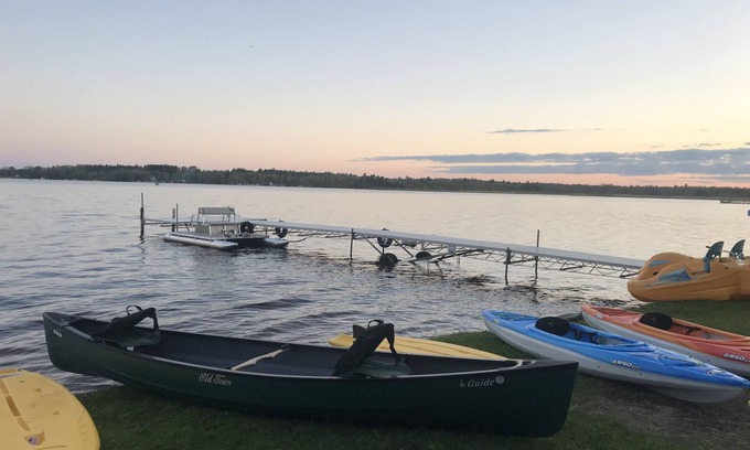 Wauksaukee House | Family Friendly Lake House for your perfect vacation any season