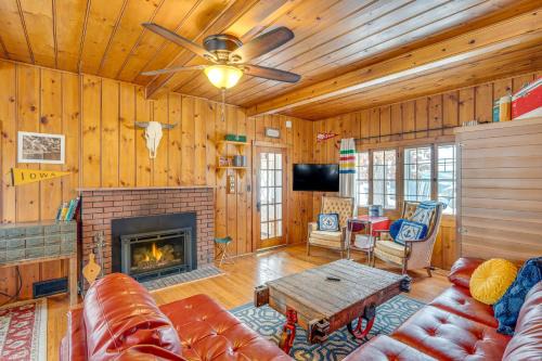 McFarland House | Family-Friendly Lake Waubesa Home Boat and Swim!