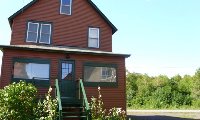 Laurium House | Family Friendly, Located Between Two Ski Hills, cable tv, WiFi, Off Road Parking