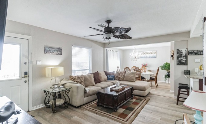 Mesquite House | Family-Friendly! Luxurious Retreat Just Minutes Away From Dallas!