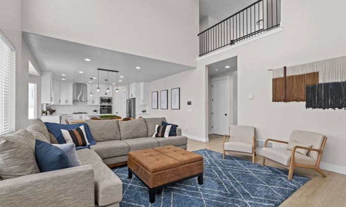 Vineyard House | Family Friendly Luxury Retreat | 4br | Hot Tub