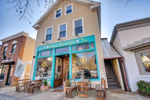 Zanoni Apartment | Family-Friendly Main St Gloucester Apt with Balcony!