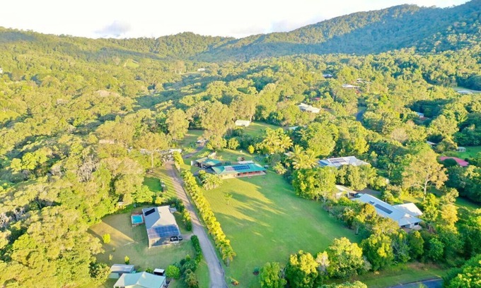 Kuranda House | Family Friendly | Mountain View | Late Check Out