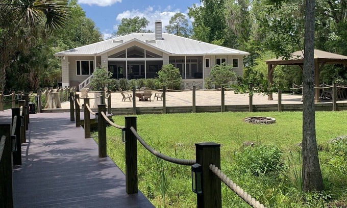 Sorrento House | Family-friendly nature retreat on the beautiful Wekiva River