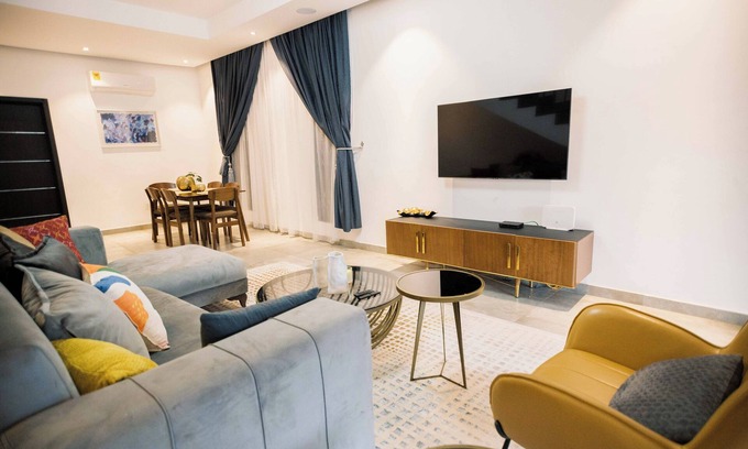 Ogbodjo Apartment | Family friendly, perfect for get togethers, games night