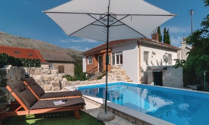 Srinjine House | Family friendly place to relax and enjoy the swimming, sunshine and tranquillity