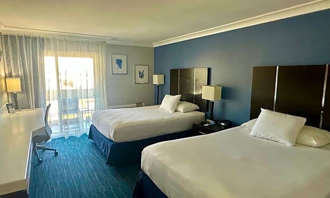 Old Towne Hotel | Family-Friendly Room Near Waterfront and Local Seal Beach Charm