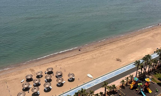 Mezetli Apartment | Family-Friendly Seafront 3BR Pool Aquapark & Sunset Views AC