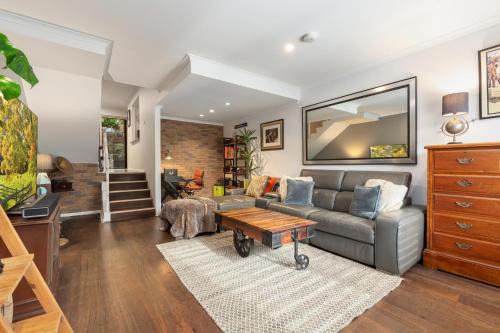 Neutral Bay House | Family-Friendly Townhouse with Private Courtyard
